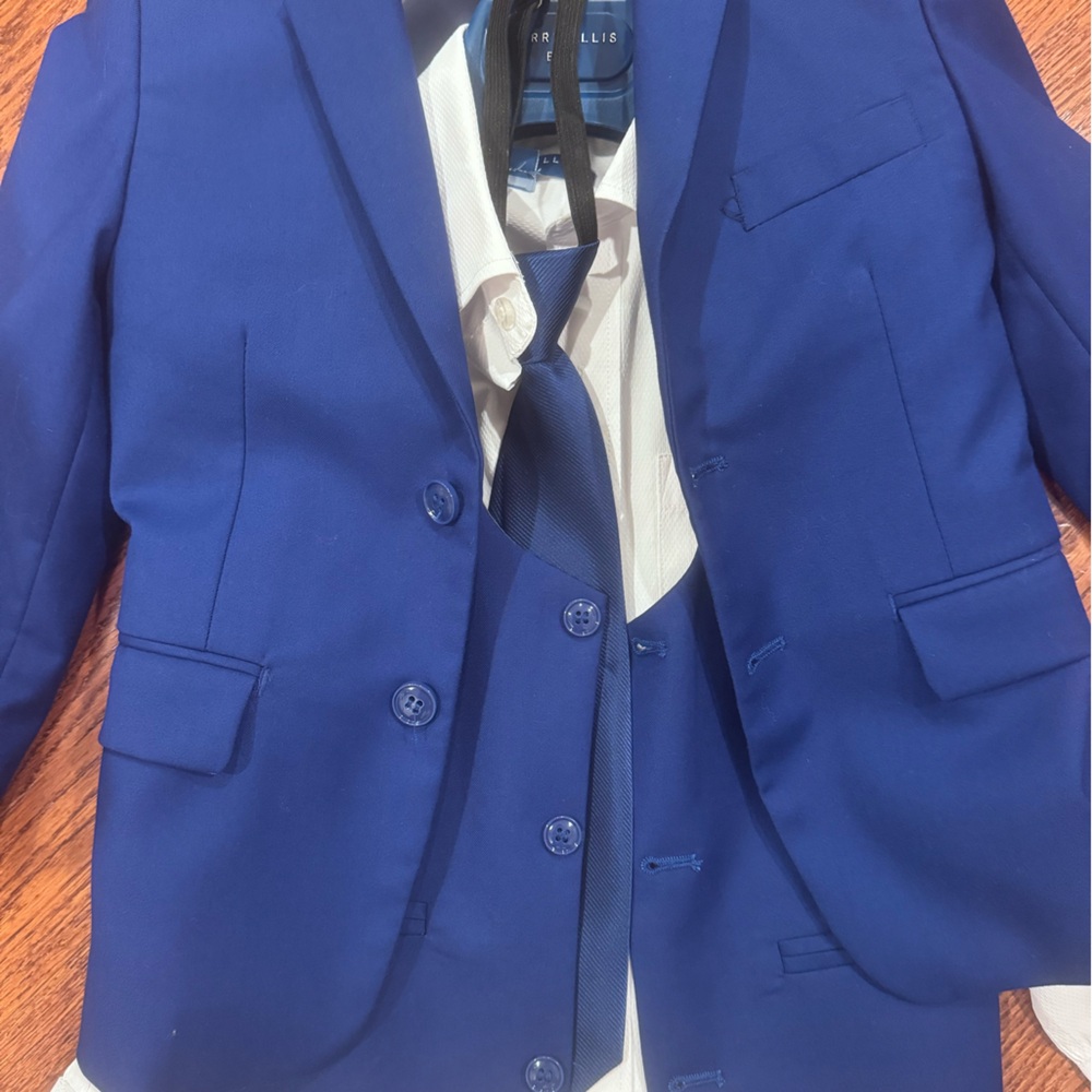 Perry Ellis 5 piece suit